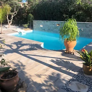 https://chez-muriel-et-yves.fr-provencehotel.com